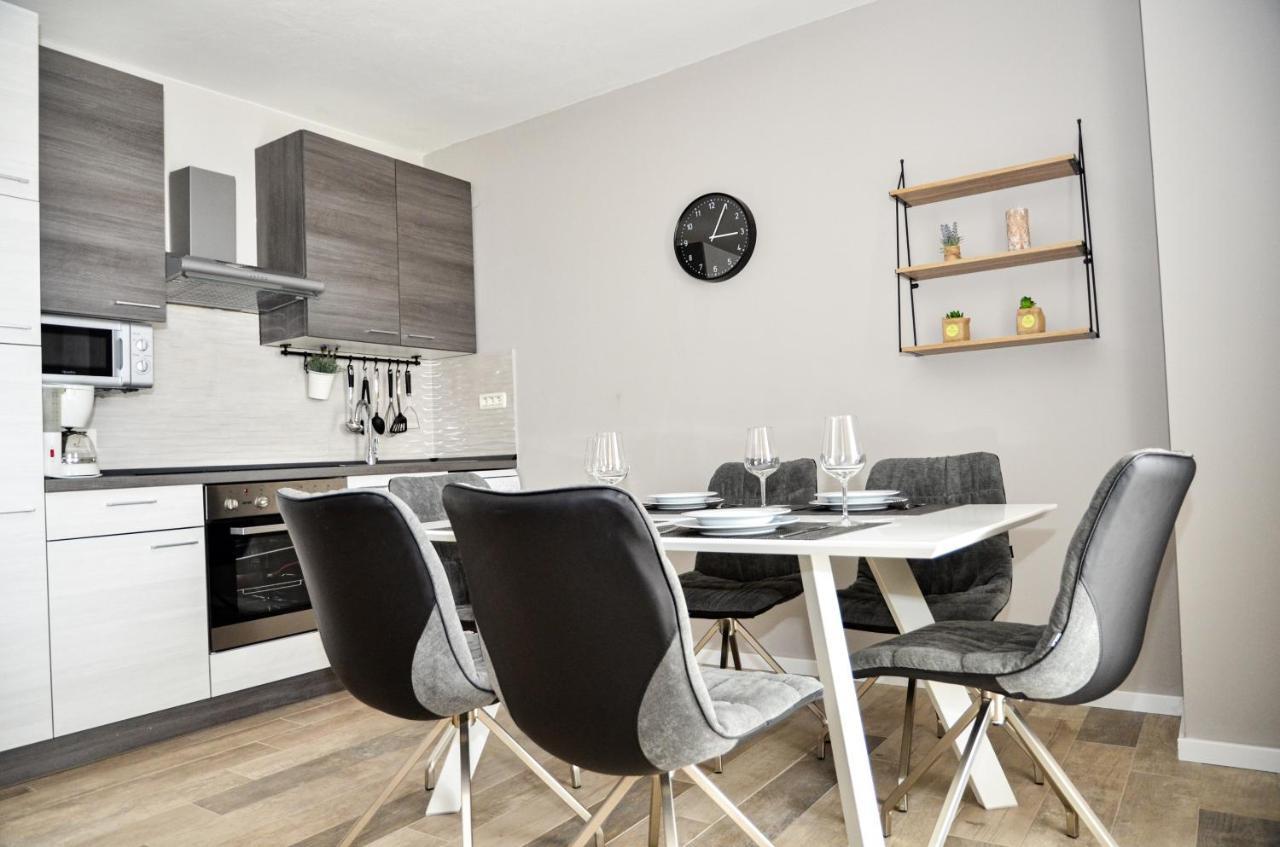 Family Friendly Apartments With A Swimming Pool Povljana, Pag - 244 Exteriér fotografie