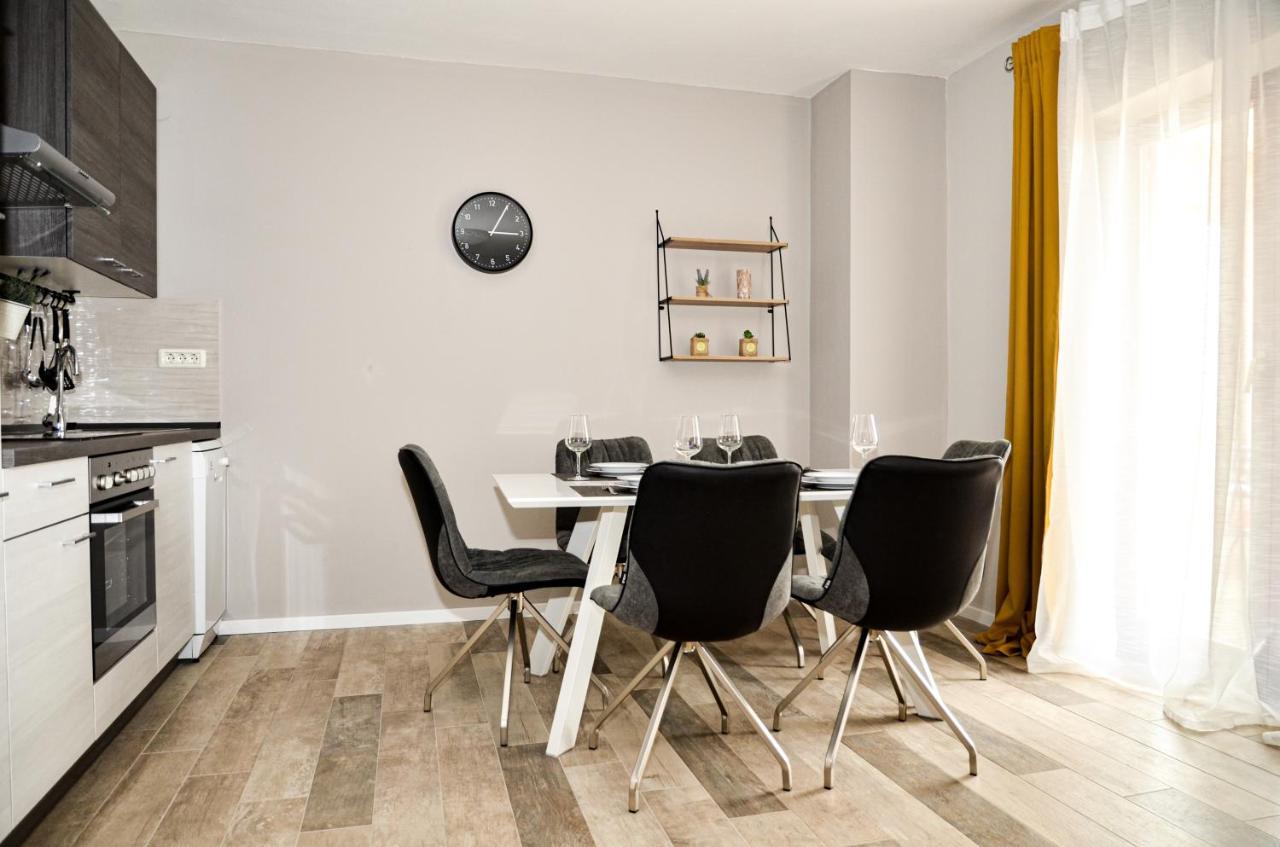 Family Friendly Apartments With A Swimming Pool Povljana, Pag - 244 Exteriér fotografie