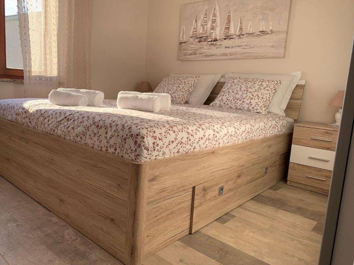 Family Friendly Apartments With A Swimming Pool Povljana, Pag - 244 Exteriér fotografie