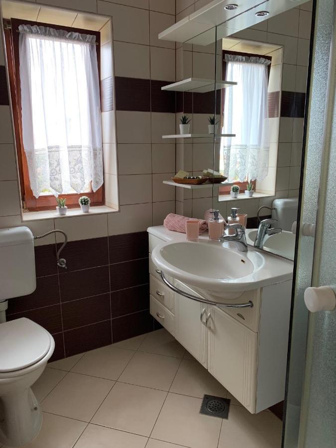 Family Friendly Apartments With A Swimming Pool Povljana, Pag - 244 Exteriér fotografie