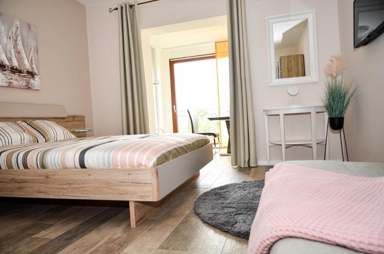 Family Friendly Apartments With A Swimming Pool Povljana, Pag - 244 Exteriér fotografie
