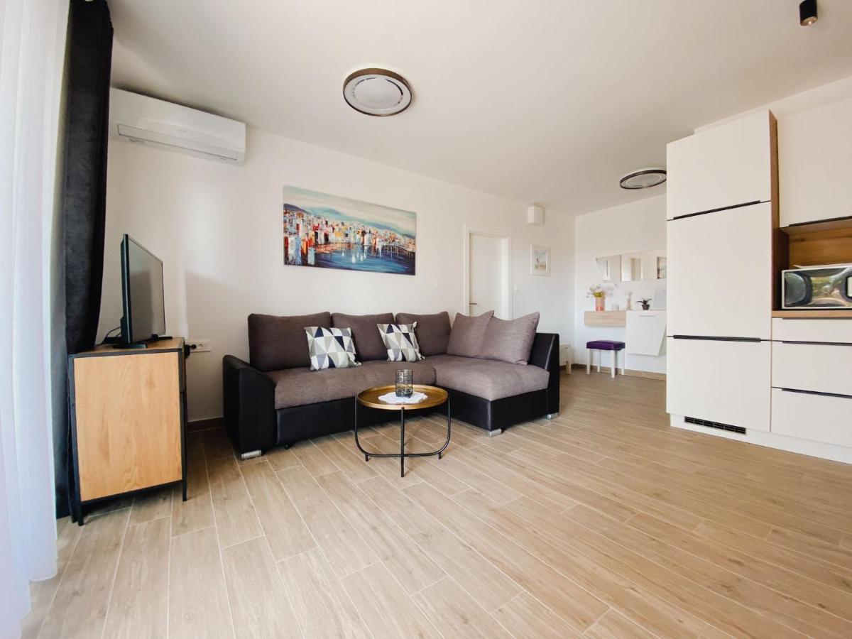 Family Friendly Apartments With A Swimming Pool Povljana, Pag - 244 Exteriér fotografie