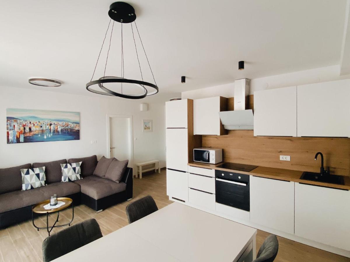 Family Friendly Apartments With A Swimming Pool Povljana, Pag - 244 Exteriér fotografie