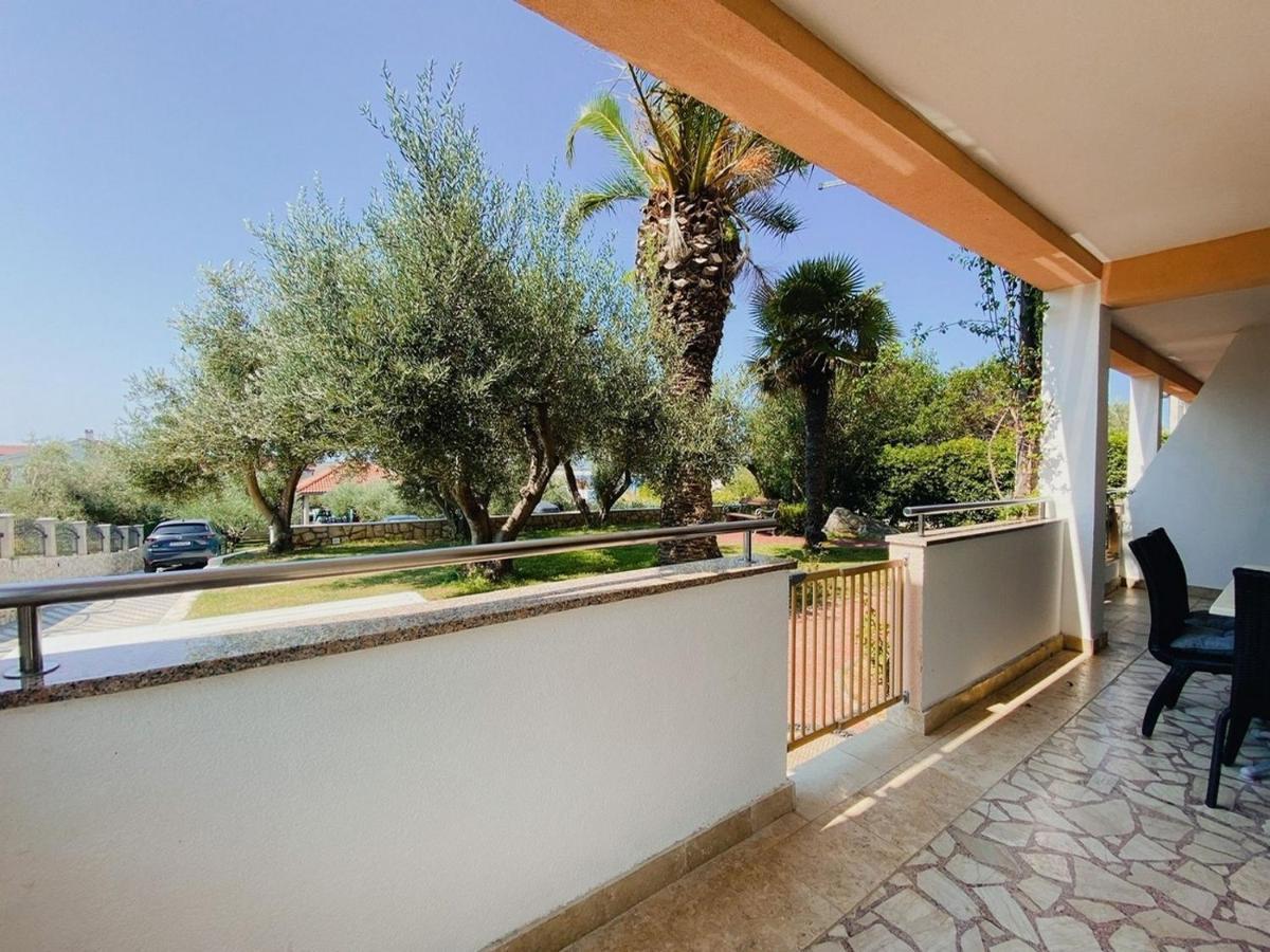 Family Friendly Apartments With A Swimming Pool Povljana, Pag - 244 Exteriér fotografie