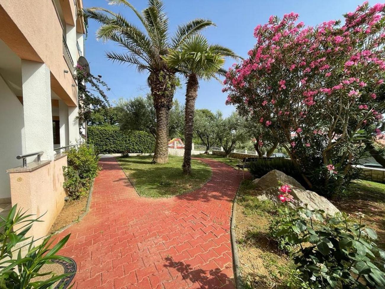 Family Friendly Apartments With A Swimming Pool Povljana, Pag - 244 Exteriér fotografie